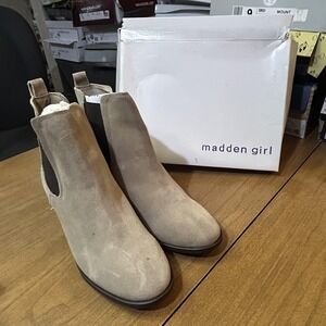 Madden Girl Boots Women Size 9 Taupe Camilla Chelsea Ankle Block Heel Suede MARK